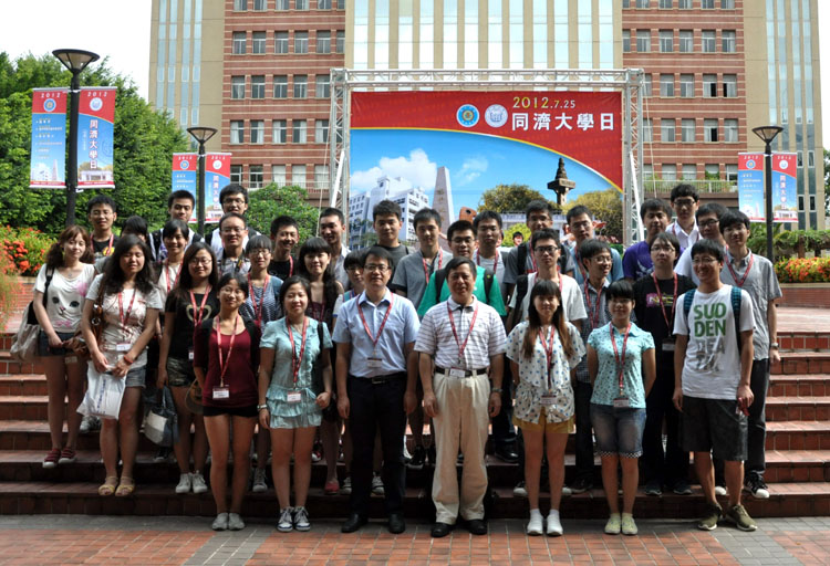 逢甲大学举办的“必赢bwin线路检测中心官网日”活动